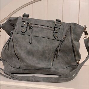 🎉Green micro-suede like purse with gold hardware.